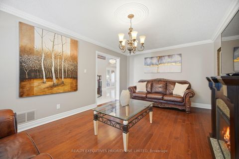 Photo 14 at 139 Jade Crescent, West Woodbridge, Vaughan