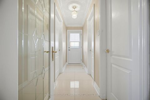 Photo 15 at 139 Jade Crescent, West Woodbridge, Vaughan