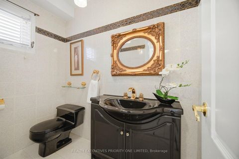 Photo 16 at 139 Jade Crescent, West Woodbridge, Vaughan