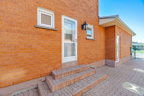 Photo 31 at 139 Jade Crescent, West Woodbridge, Vaughan