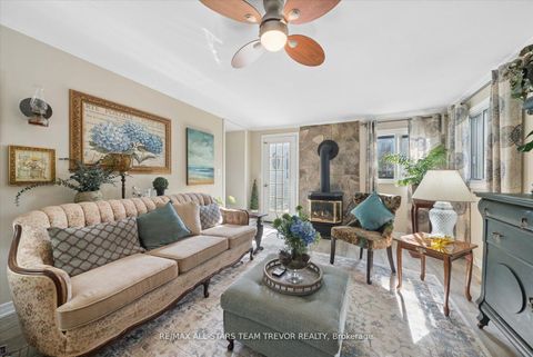 Photo 2 at 24082 Warden Avenue, Belhaven, Georgina