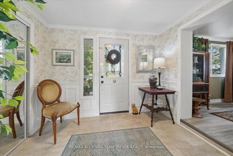 Photo 3 at 24082 Warden Avenue, Belhaven, Georgina
