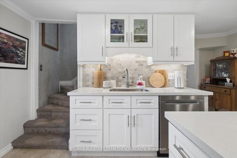 Photo 9 at 24082 Warden Avenue, Belhaven, Georgina