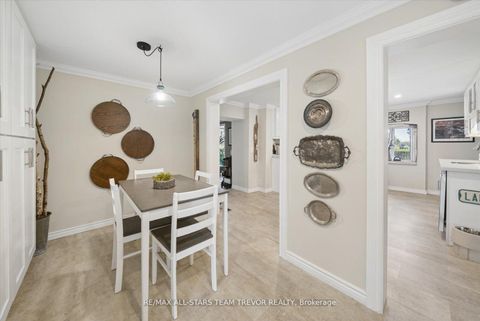 Photo 10 at 24082 Warden Avenue, Belhaven, Georgina