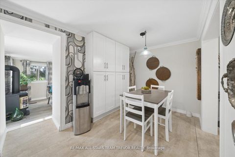Photo 11 at 24082 Warden Avenue, Belhaven, Georgina