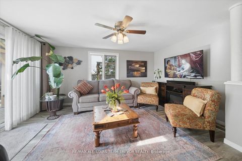 Photo 13 at 24082 Warden Avenue, Belhaven, Georgina