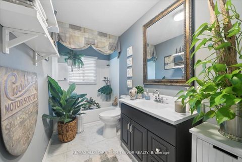 Photo 17 at 24082 Warden Avenue, Belhaven, Georgina