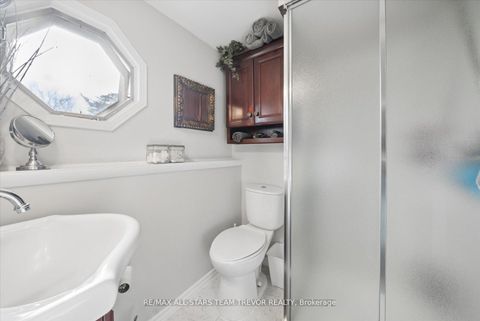Photo 23 at 24082 Warden Avenue, Belhaven, Georgina