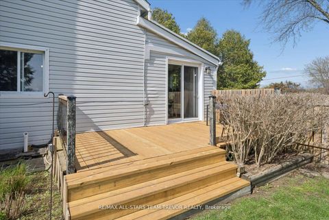 Photo 25 at 24082 Warden Avenue, Belhaven, Georgina