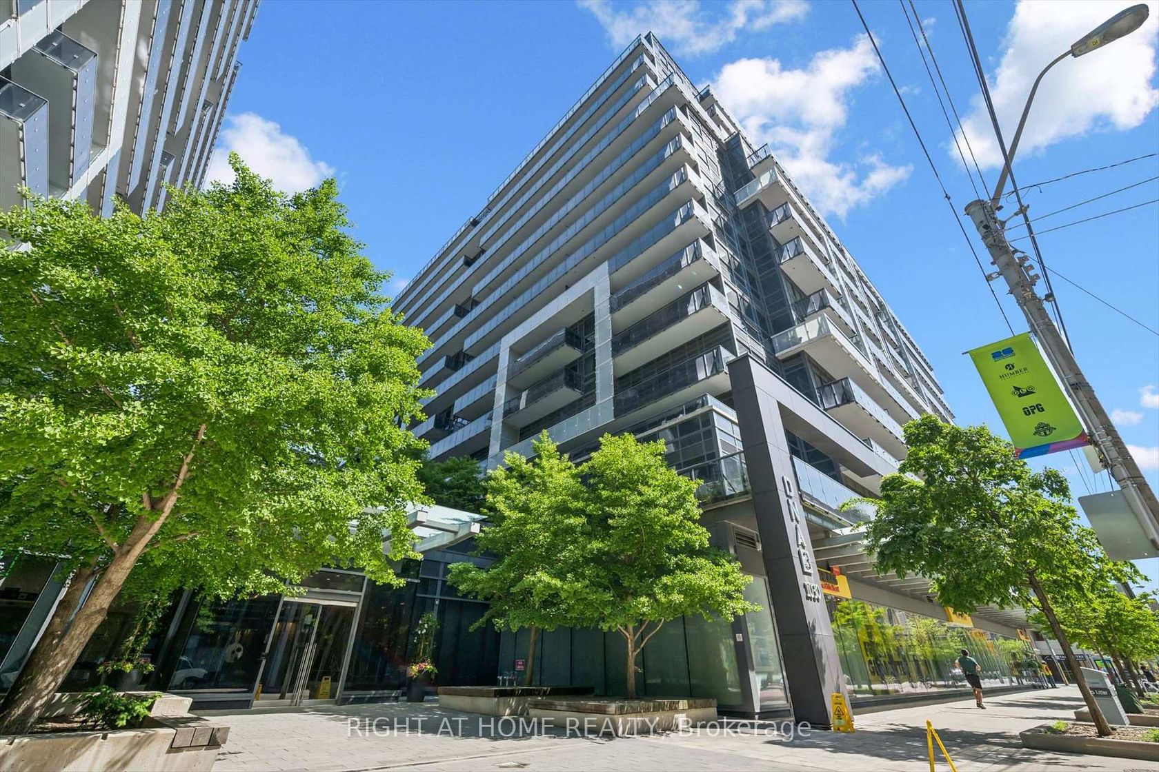 418 - 1030 King Street W, Niagara, Toronto photo number 2