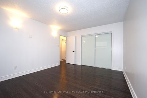 Photo 13 at 7 HURON Street, North Shore, Barrie