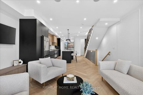 Photo 13 at 15B ROSEMEADE Avenue, Queensway, Toronto