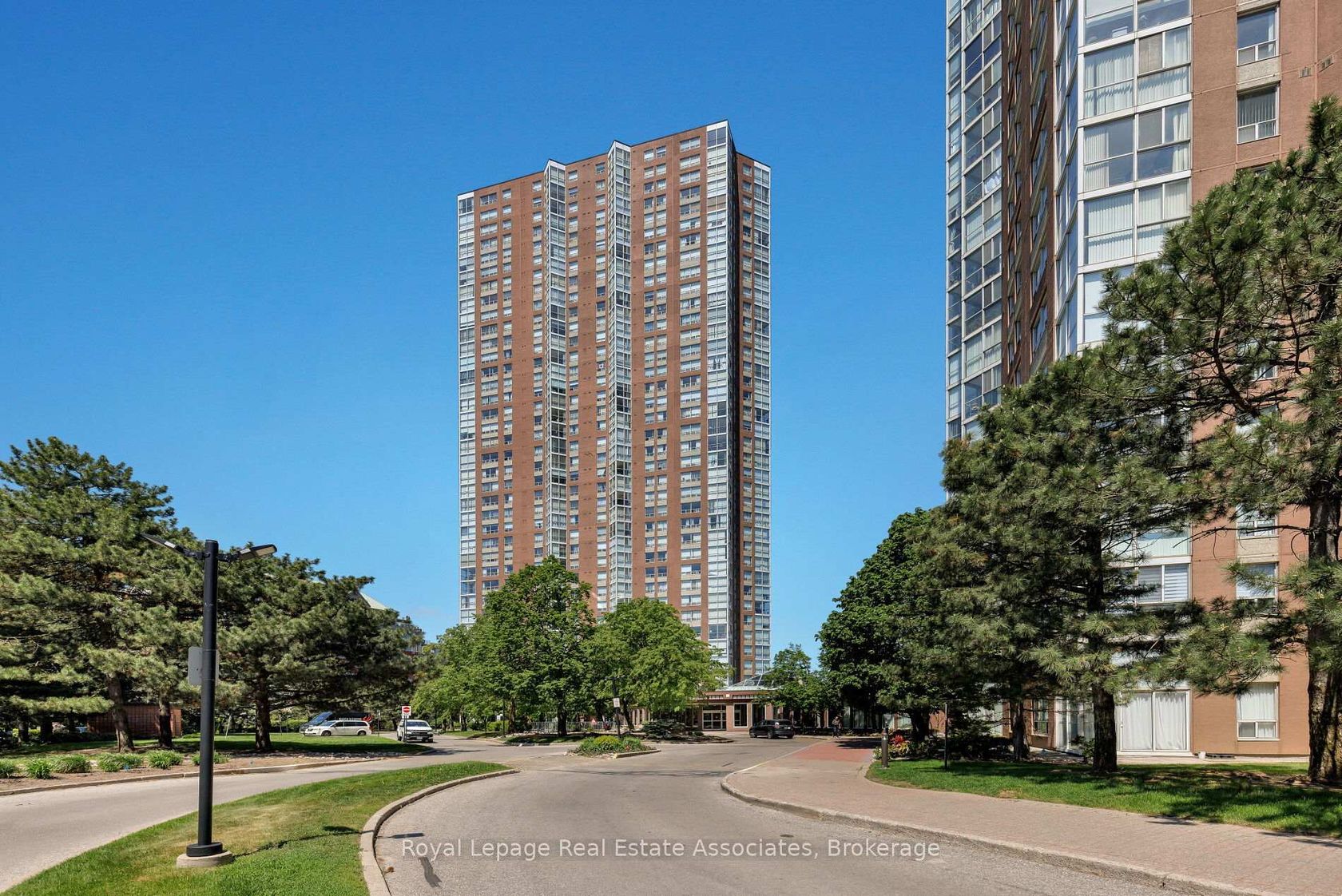 411 - 7 Concorde Place, Don Mills, Toronto photo number 2