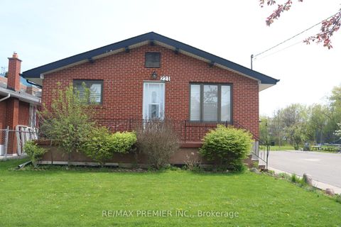 Photo 0 at 221 Cocksfield Avenue, Bathurst Manor, Toronto