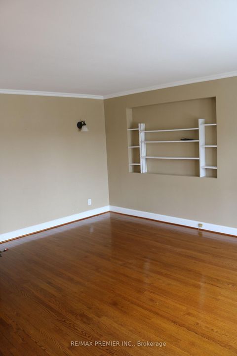 Photo 10 at 221 Cocksfield Avenue, Bathurst Manor, Toronto