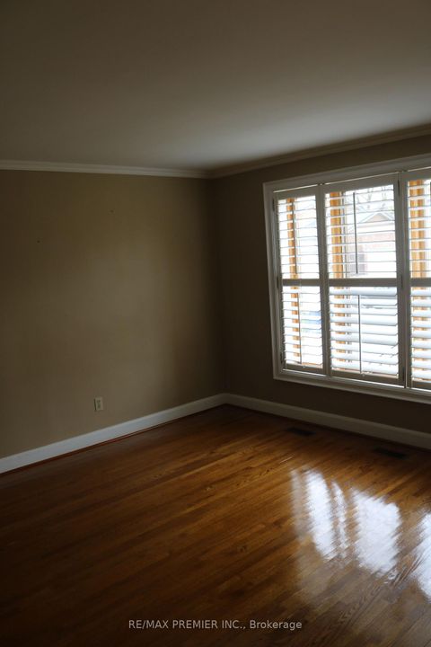 Photo 11 at 221 Cocksfield Avenue, Bathurst Manor, Toronto