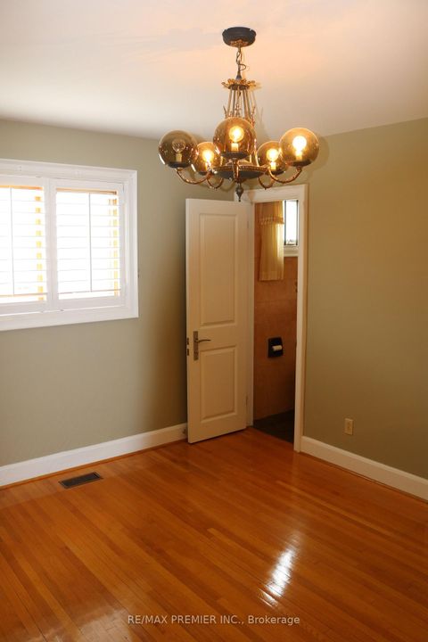 Photo 12 at 221 Cocksfield Avenue, Bathurst Manor, Toronto