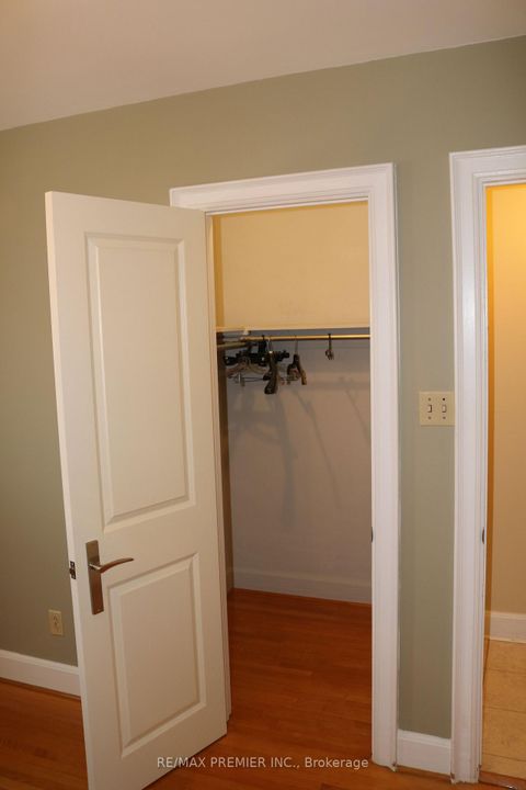 Photo 13 at 221 Cocksfield Avenue, Bathurst Manor, Toronto