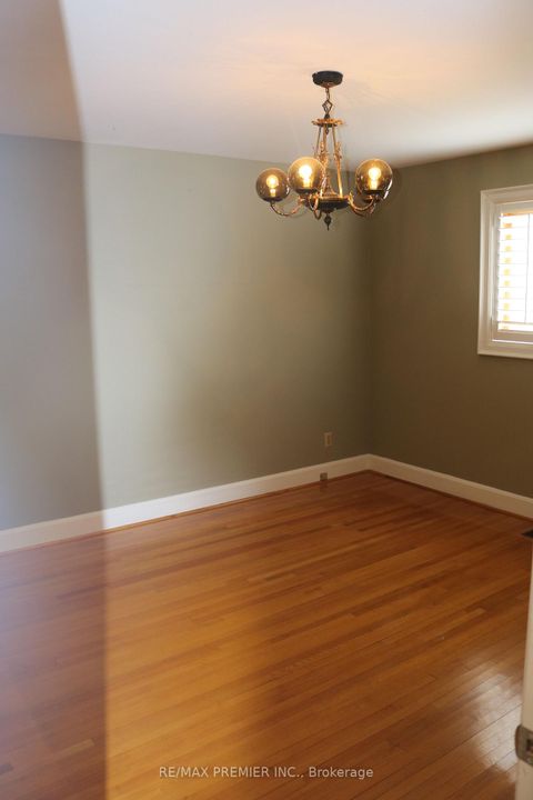 Photo 15 at 221 Cocksfield Avenue, Bathurst Manor, Toronto