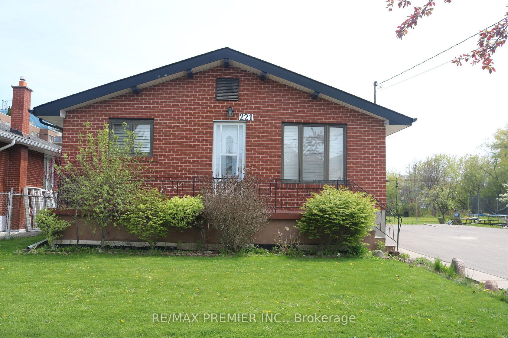 221 Cocksfield Avenue, Bathurst Manor, Toronto photo 6