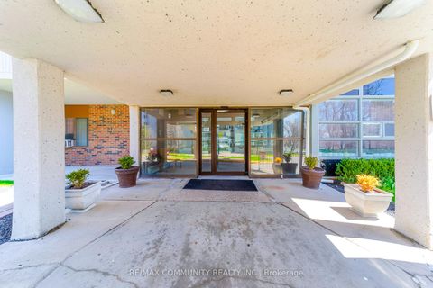 Photo 2 at 511 - 3380 Eglinton Avenue E, Scarborough Village, Toronto