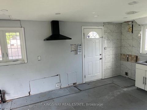 Photo 2 at 18 Gemshaw Crescent, Malvern, Toronto