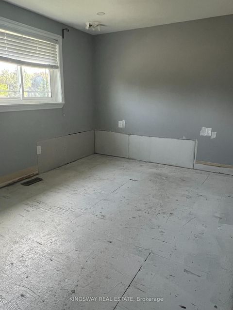 Photo 4 at 18 Gemshaw Crescent, Malvern, Toronto