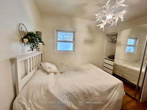 Photo 13 at 36 Fourteenth Street, New Toronto, Toronto