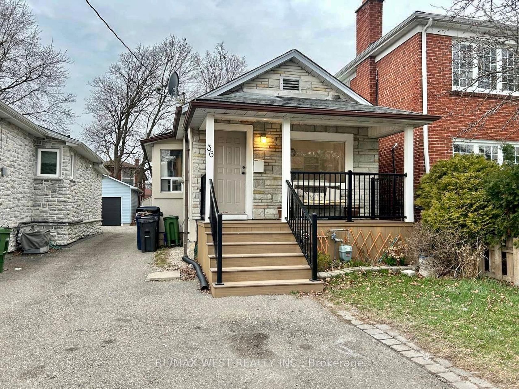 36 Fourteenth Street, New Toronto, Toronto photo 3