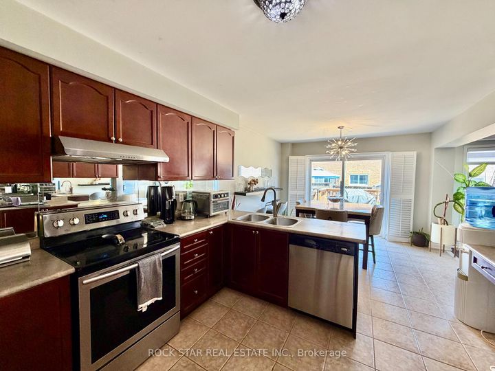 Photo 3 at 21 Trudelle Crescent, Fletcher's Meadow, Brampton