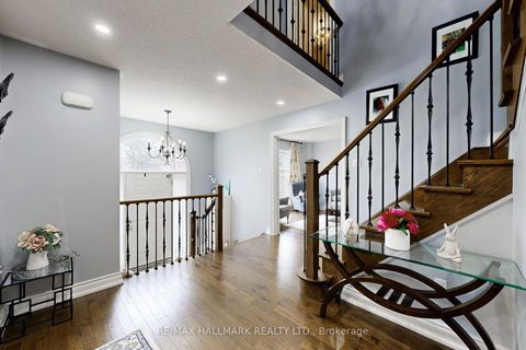 Photo 3 at 87 Autumn Way, Aurora Heights, Aurora