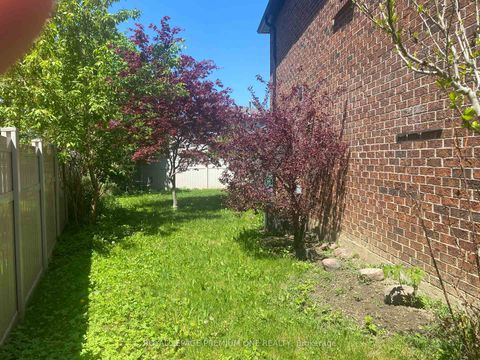 Photo 4 at 16 Muzzo Court, East Woodbridge, Vaughan
