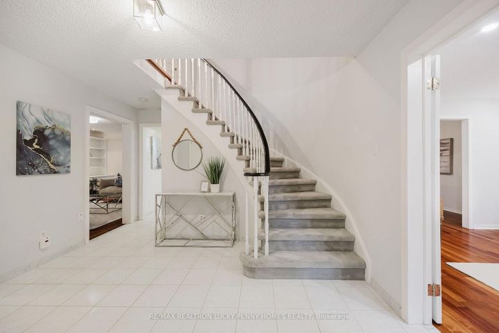 Photo 3 at 4 McPhail Court, Buttonville, Markham