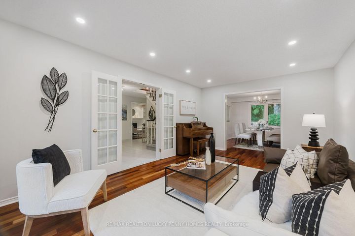 Photo 5 at 4 McPhail Court, Buttonville, Markham