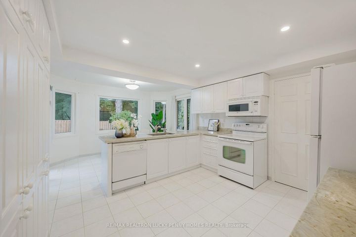 Photo 10 at 4 McPhail Court, Buttonville, Markham