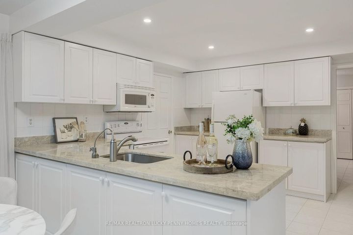 Photo 12 at 4 McPhail Court, Buttonville, Markham