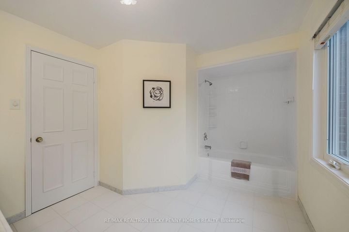 Photo 21 at 4 McPhail Court, Buttonville, Markham