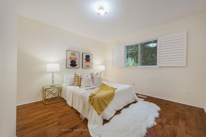 Photo 24 at 4 McPhail Court, Buttonville, Markham