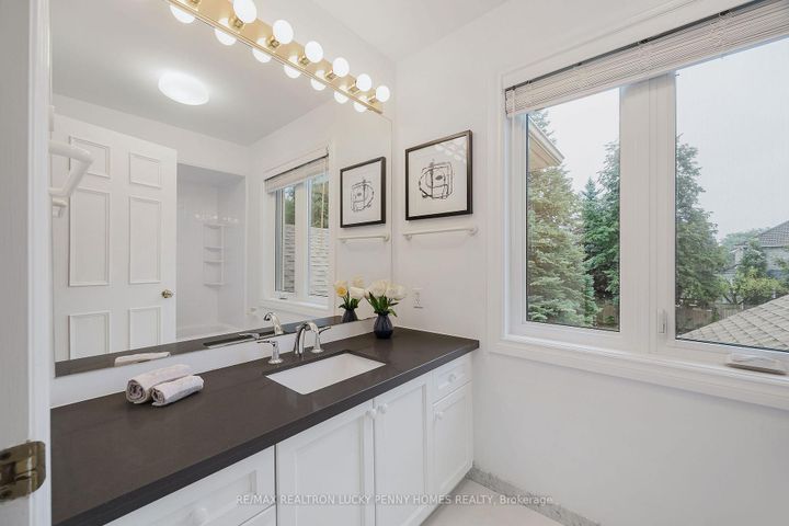 Photo 25 at 4 McPhail Court, Buttonville, Markham