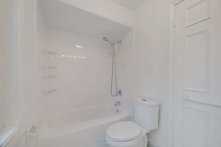 Photo 26 at 4 McPhail Court, Buttonville, Markham