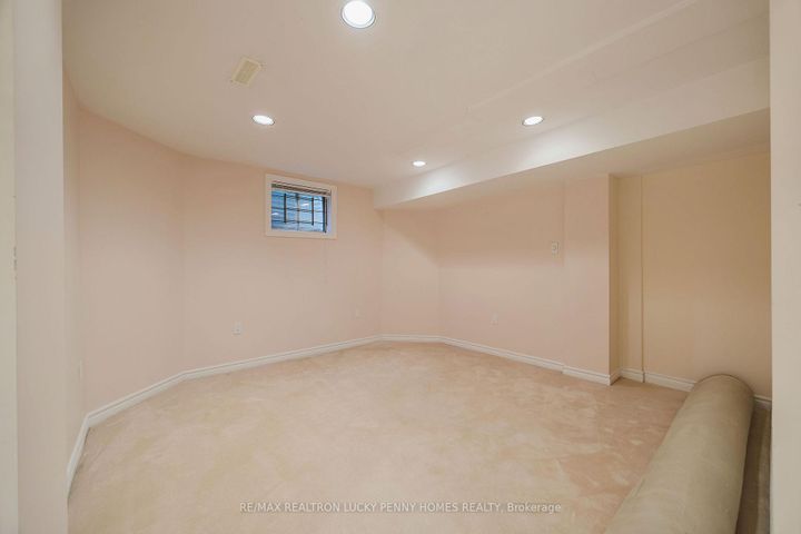 Photo 31 at 4 McPhail Court, Buttonville, Markham