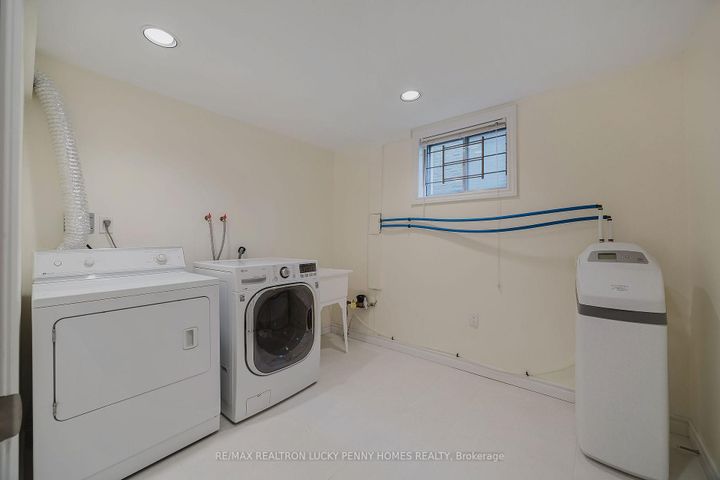 Photo 33 at 4 McPhail Court, Buttonville, Markham