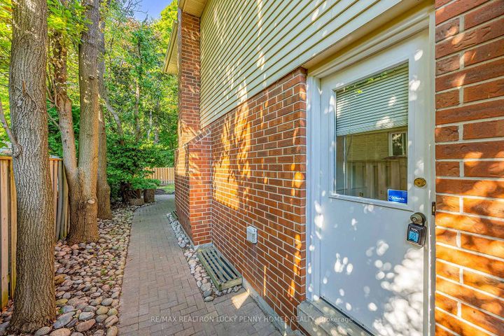 Photo 34 at 4 McPhail Court, Buttonville, Markham