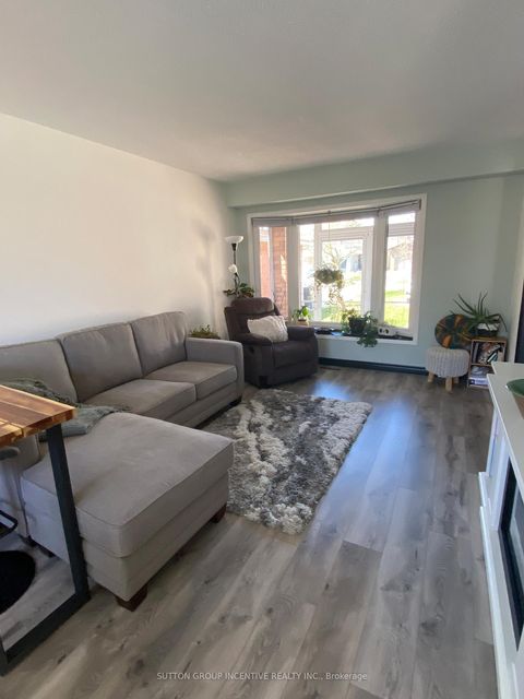 Photo 2 at 113 Garden Drive, Allandale Heights, Barrie