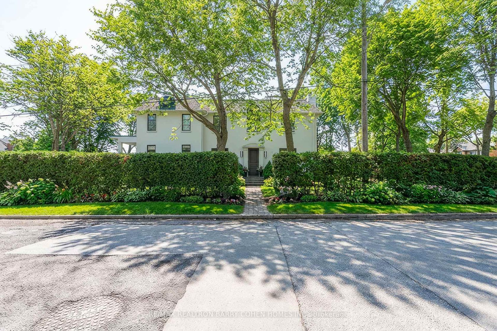 74 Esgore Drive, Nortown, Toronto photo number 2