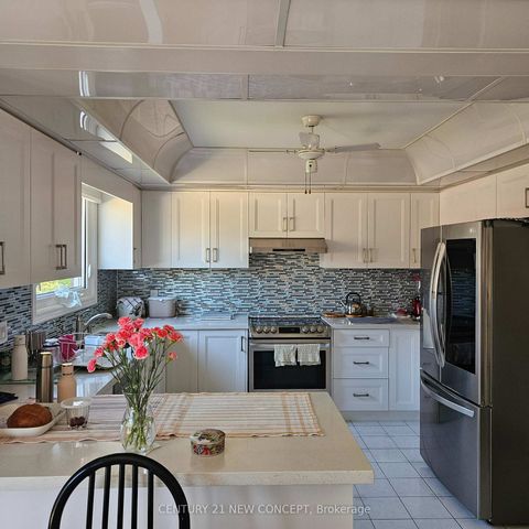 Photo 6 at 3 Hearthstone Crescent, Doncrest, Richmond Hill