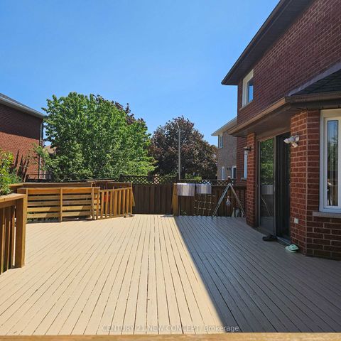 Photo 7 at 3 Hearthstone Crescent, Doncrest, Richmond Hill