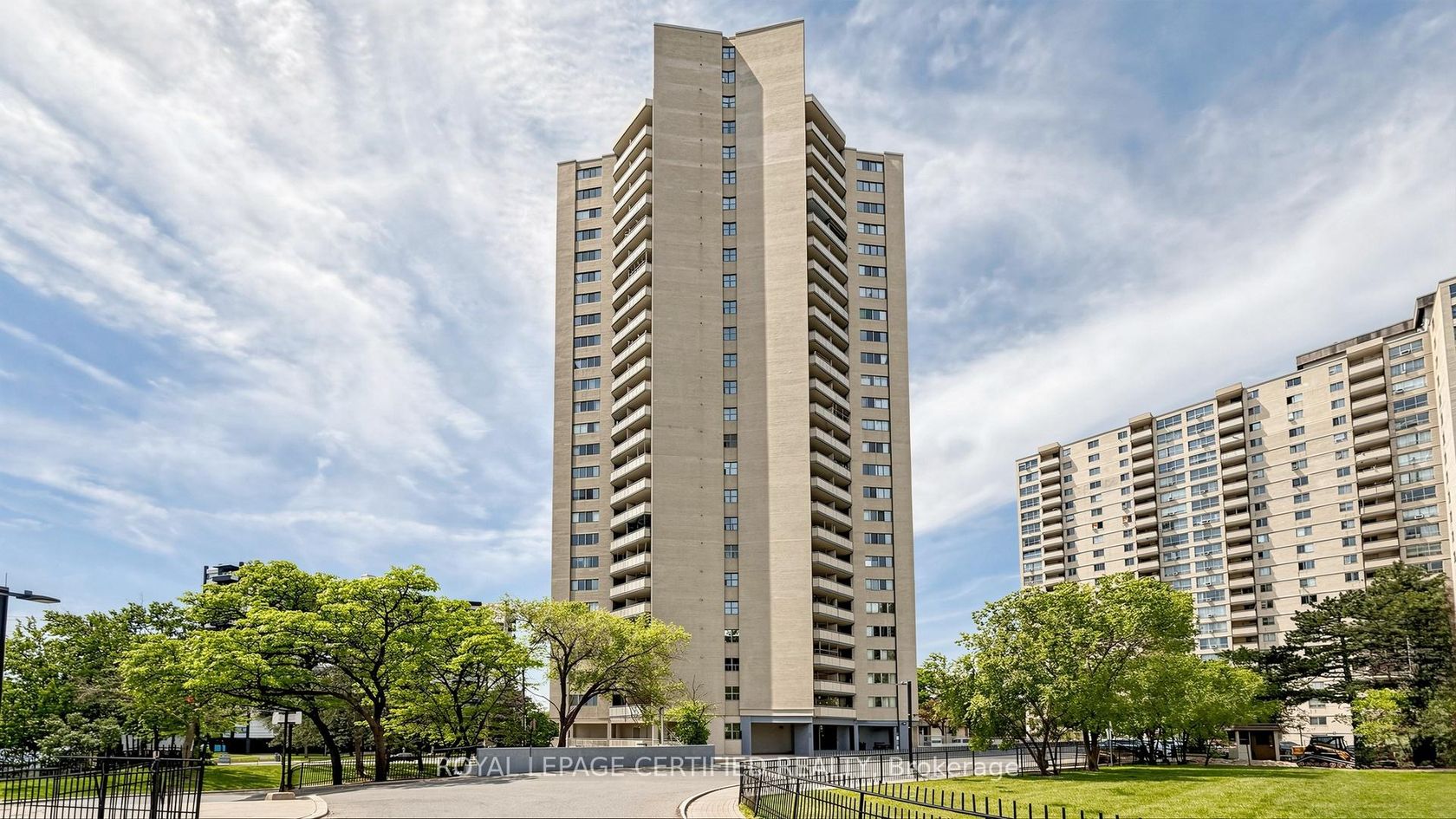 1903 - 330 Dixon Road, The Westway, Toronto photo number 2