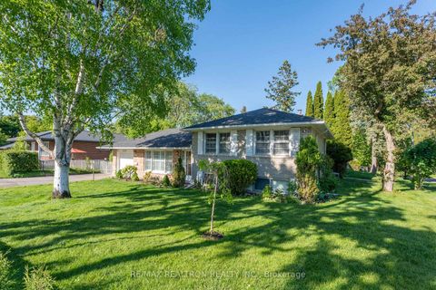 Photo 2 at 237 Beechgrove Drive, West Hill, Toronto