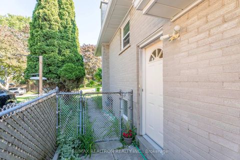 Photo 4 at 237 Beechgrove Drive, West Hill, Toronto